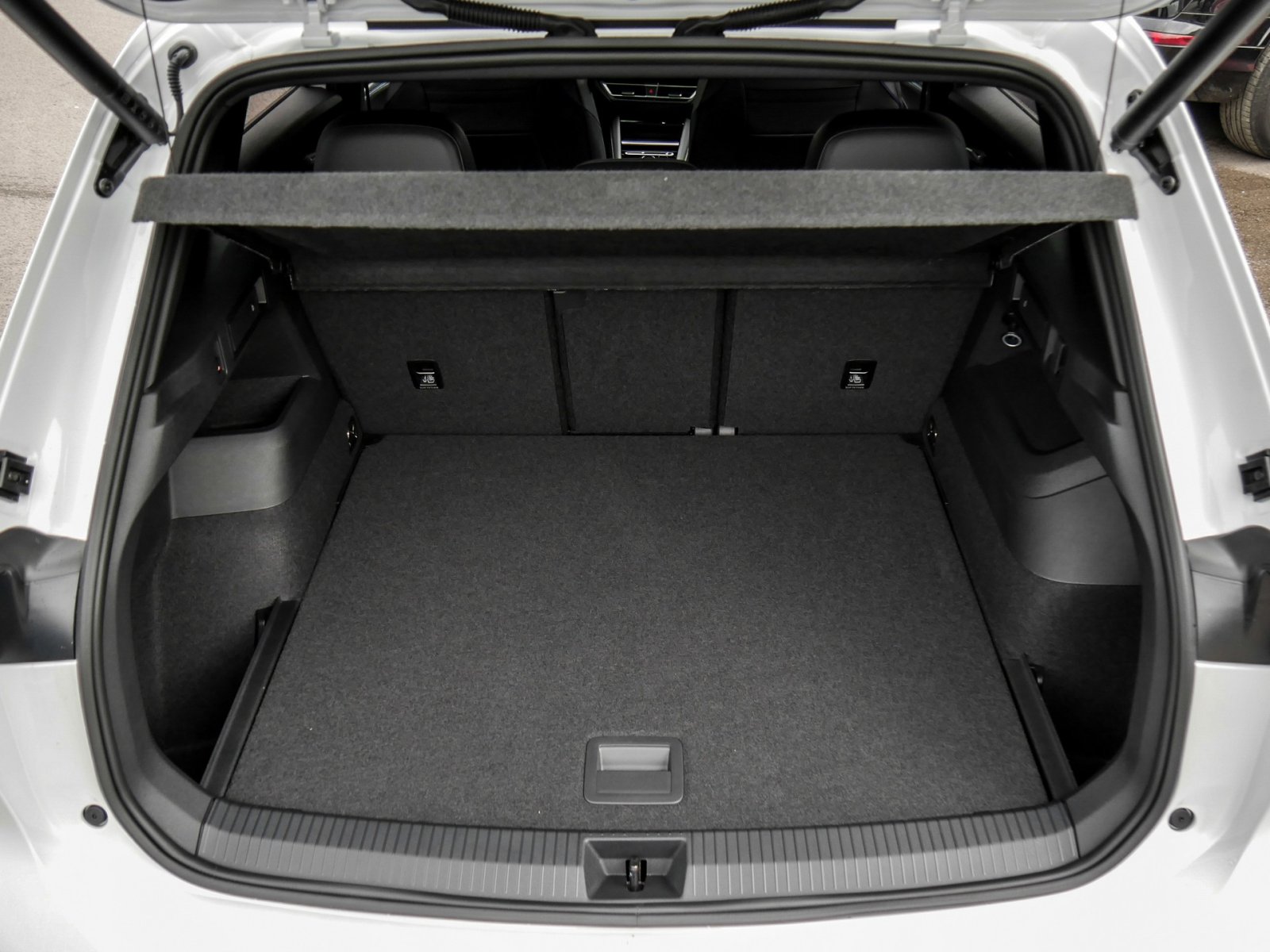 Volkswagen Tiguan 2.0 TDI R-LINE DSG AHK BLACKSTYLE NAVIPRO