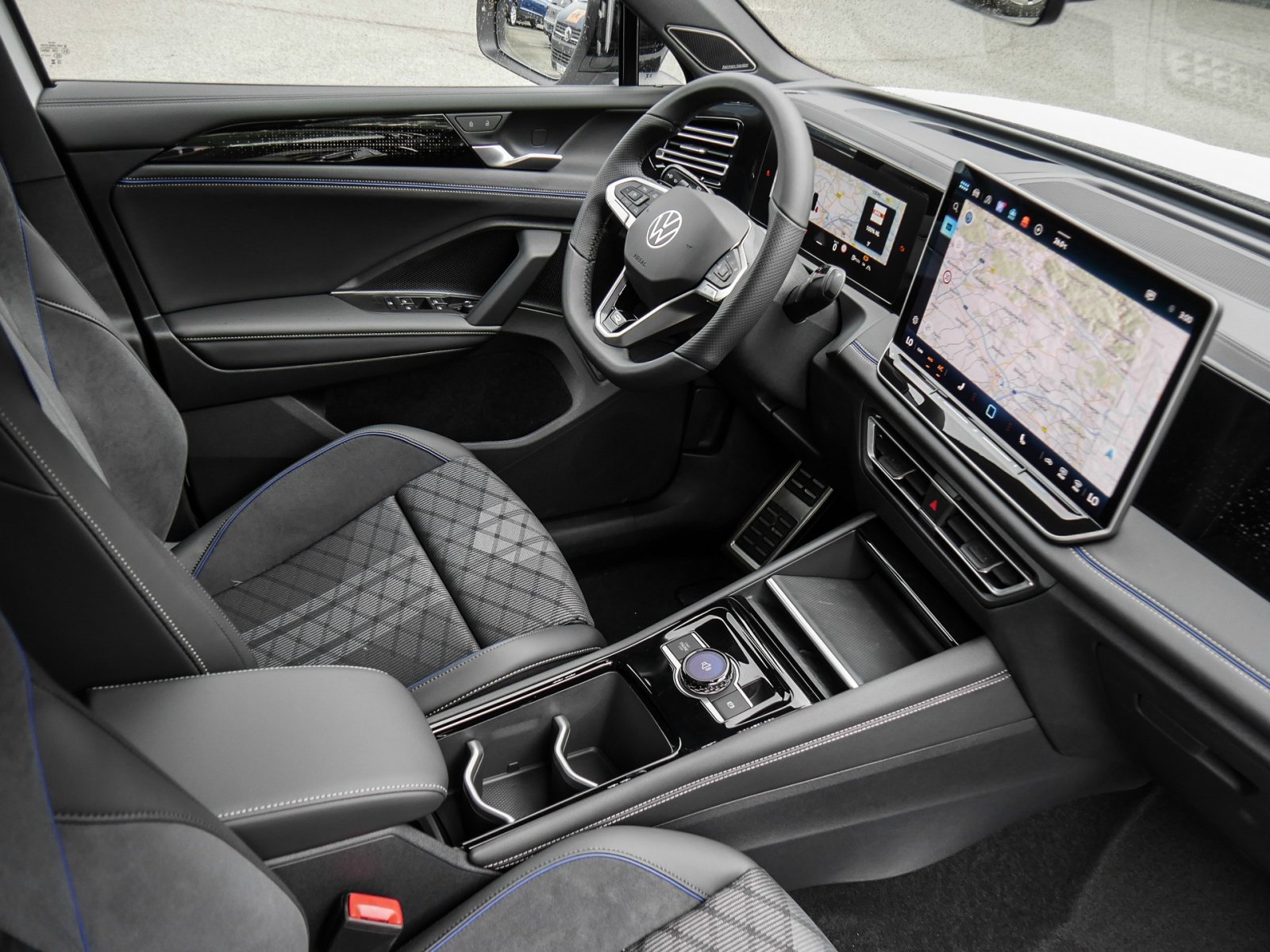 Volkswagen Tiguan 2.0 TDI R-LINE DSG AHK BLACKSTYLE NAVIPRO