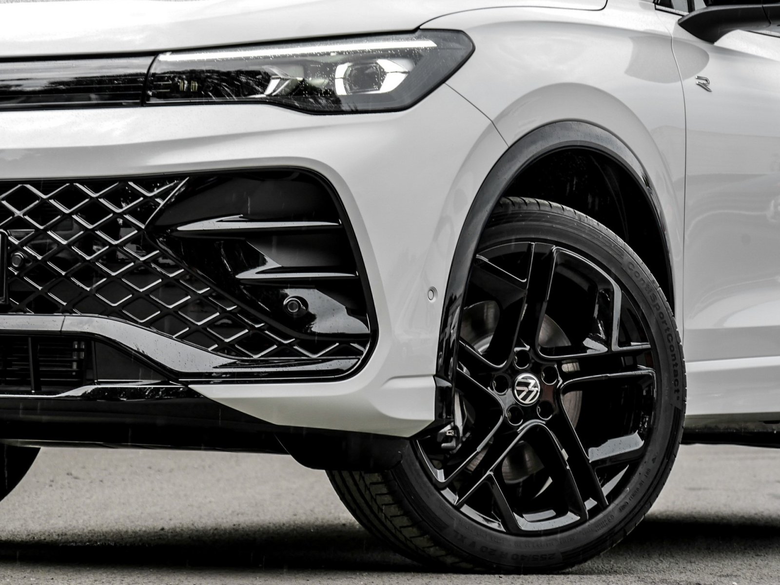 Volkswagen Tiguan 2.0 TDI R-LINE DSG AHK BLACKSTYLE NAVIPRO