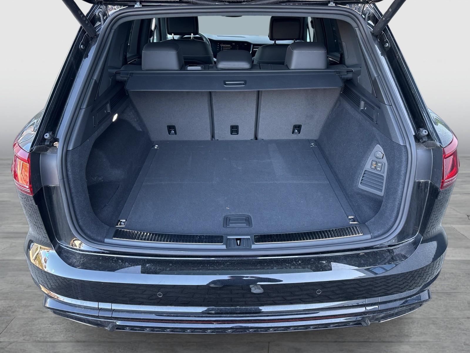 Volkswagen Touareg V6 R-LINE AHK CAM ACC LM19 HD-MATRIX NAVI