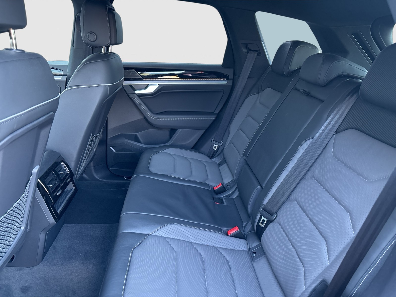 Volkswagen Touareg V6 R-LINE AHK CAM ACC LM19 HD-MATRIX NAVI