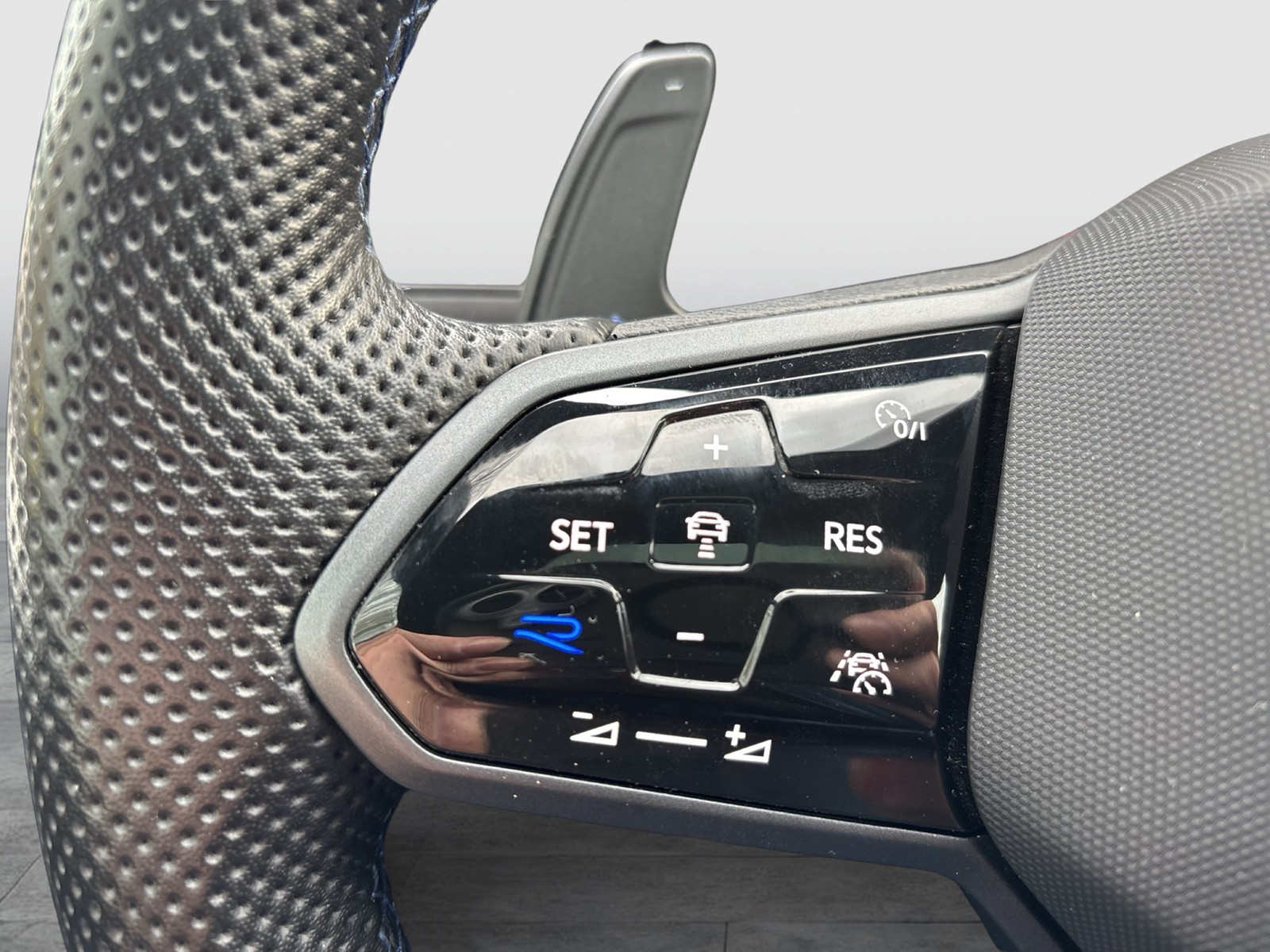 Volkswagen Arteon Shooting Brake 2.0 R 4X4 AHK 360°CAM LM20