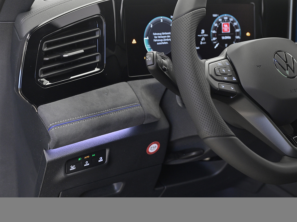 Volkswagen Tiguan 2.0 R-LINE BLACK STYLE 4X4 LEDER PANO AHK