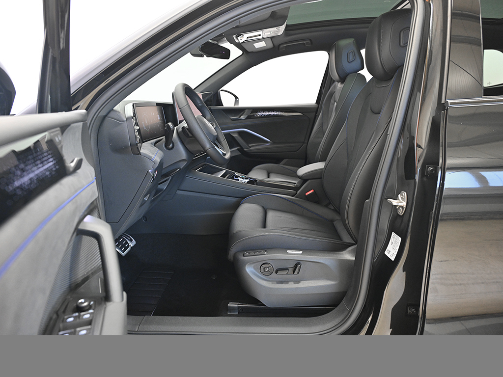 Volkswagen Tiguan 2.0 R-LINE BLACK STYLE 4X4 LEDER PANO AHK