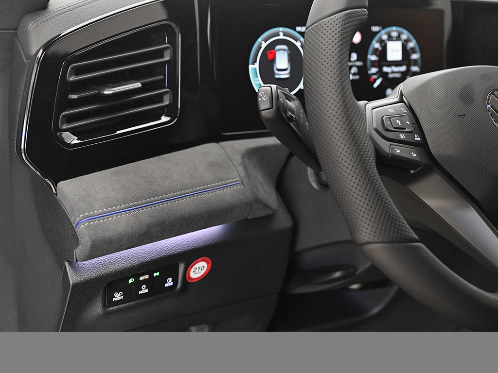 Volkswagen Tiguan 2.0 R-LINE BLACK STYLE 4X4 LEDER PANO AHK