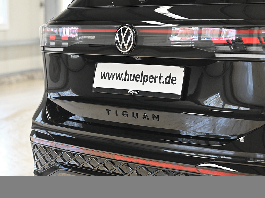 Volkswagen Tiguan 2.0 R-LINE BLACK STYLE 4X4 LEDER PANO AHK