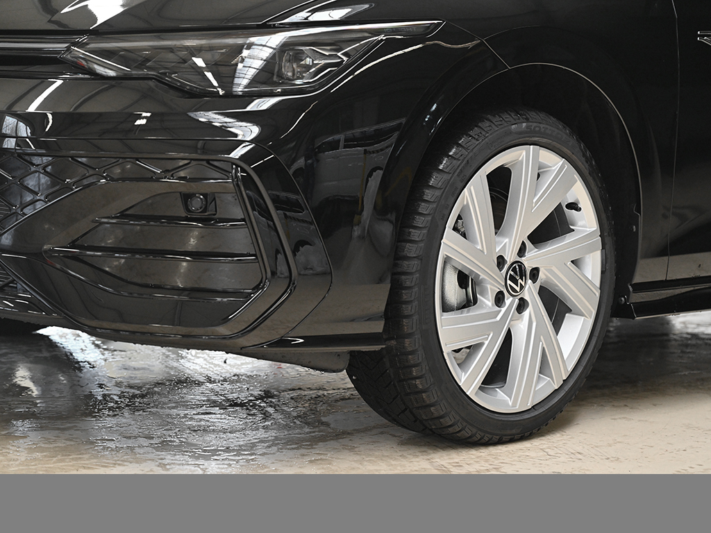 Volkswagen Golf VIII 1.5 eTSI R-LINE BLACK STYLE CAM LM18