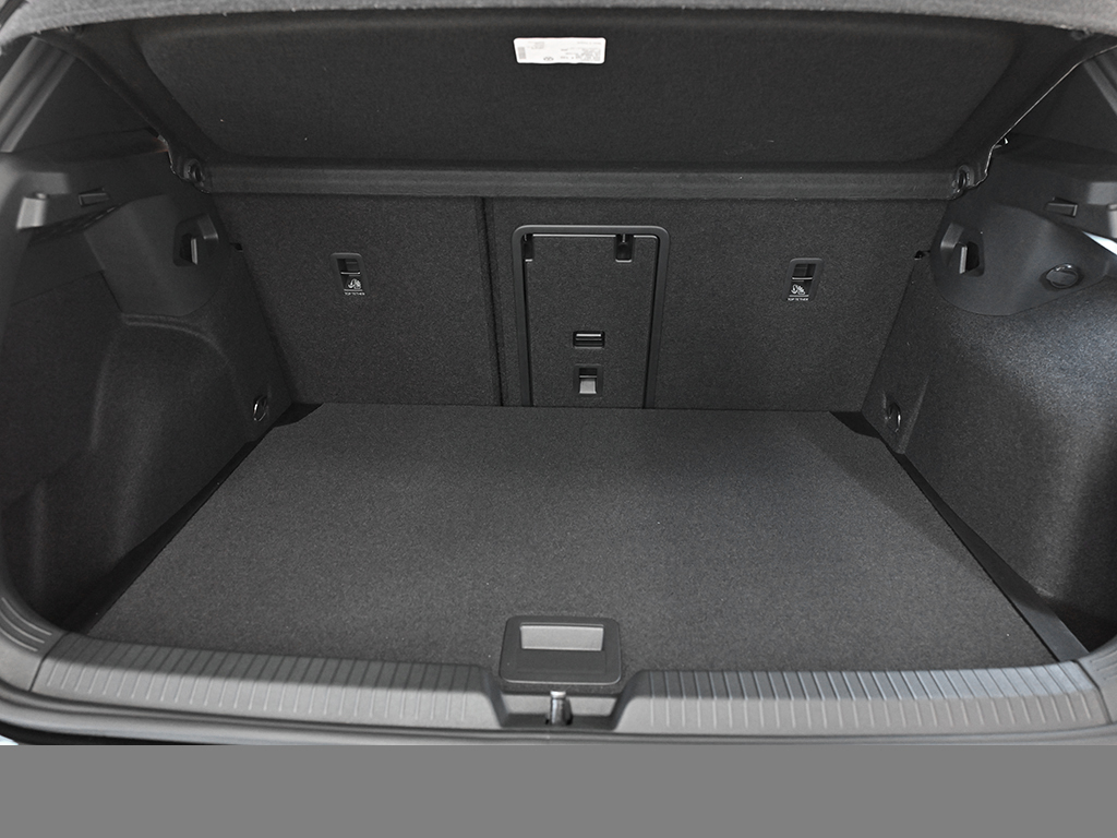 Volkswagen Golf VIII 1.5 eTSI R-LINE BLACK STYLE CAM LM18