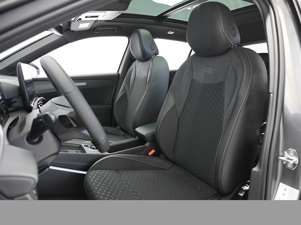 Volkswagen T-Roc 1.5 R-LINE DSG BLACKSTYLE AHK PANO LM20