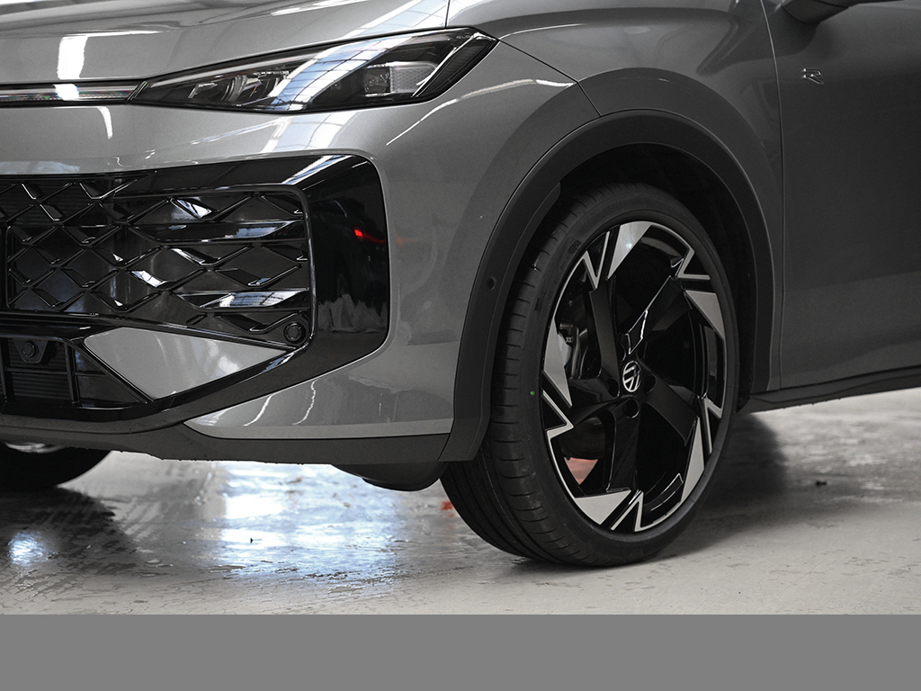 Volkswagen T-Roc 1.5 R-LINE DSG BLACKSTYLE AHK PANO LM20