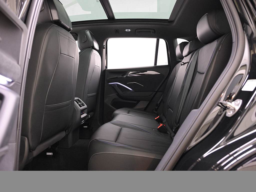 Volkswagen Tiguan 2.0 R-LINE BLACK STYLE 4X4 LEDER PANO AHK