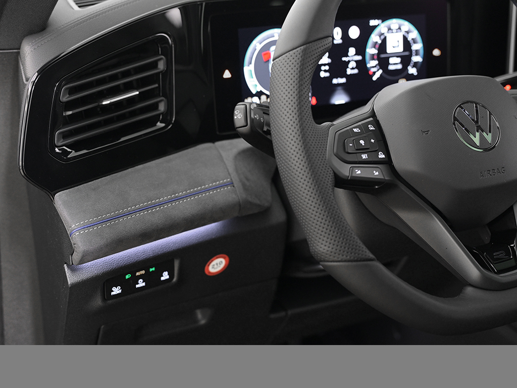 Volkswagen Tiguan 2.0 R-LINE BLACK STYLE 4X4 LEDER PANO AHK