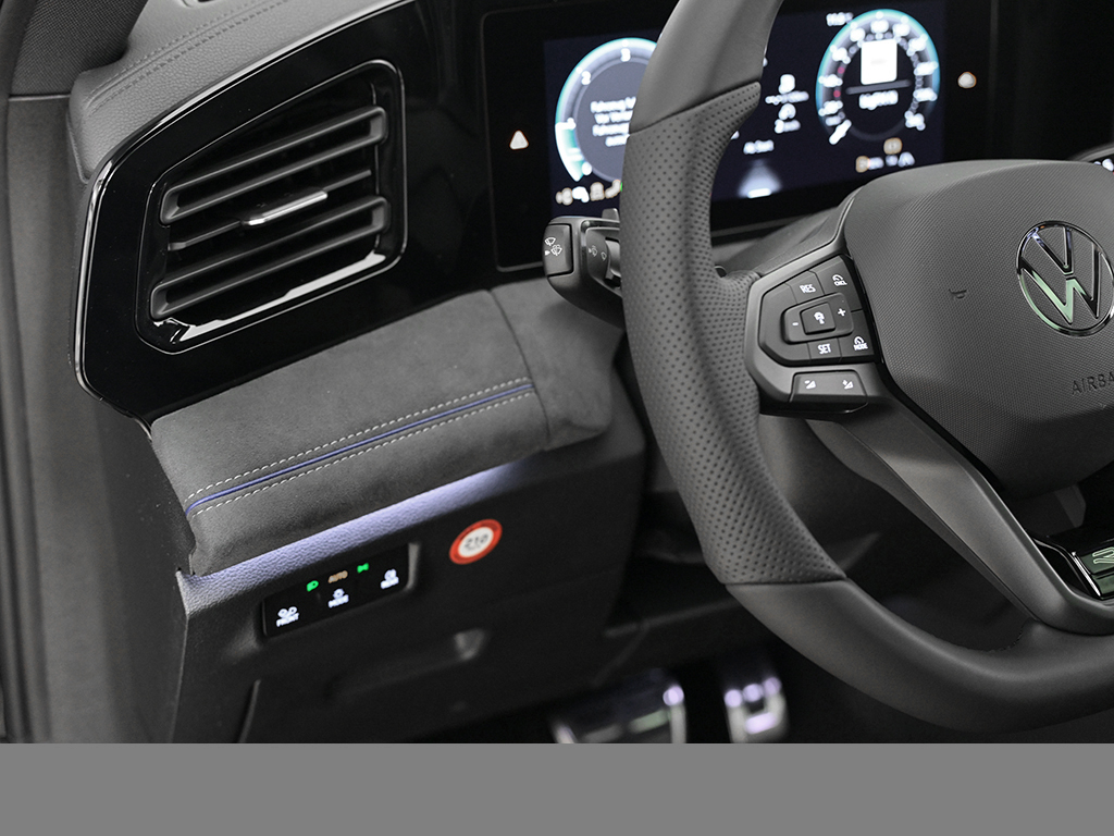 Volkswagen Tiguan 2.0 R-LINE BLACK STYLE 4X4 LEDER PANO AHK