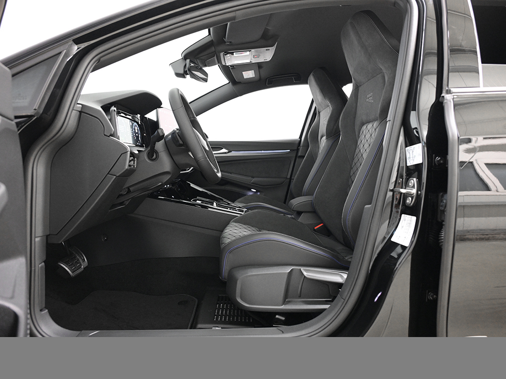 Volkswagen Golf VIII 1.5 eTSI R-LINE BLACK STYLE CAM LM18