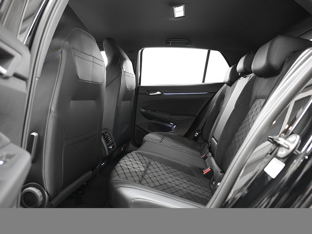 Volkswagen Golf VIII 1.5 eTSI R-LINE BLACK STYLE CAM LM18