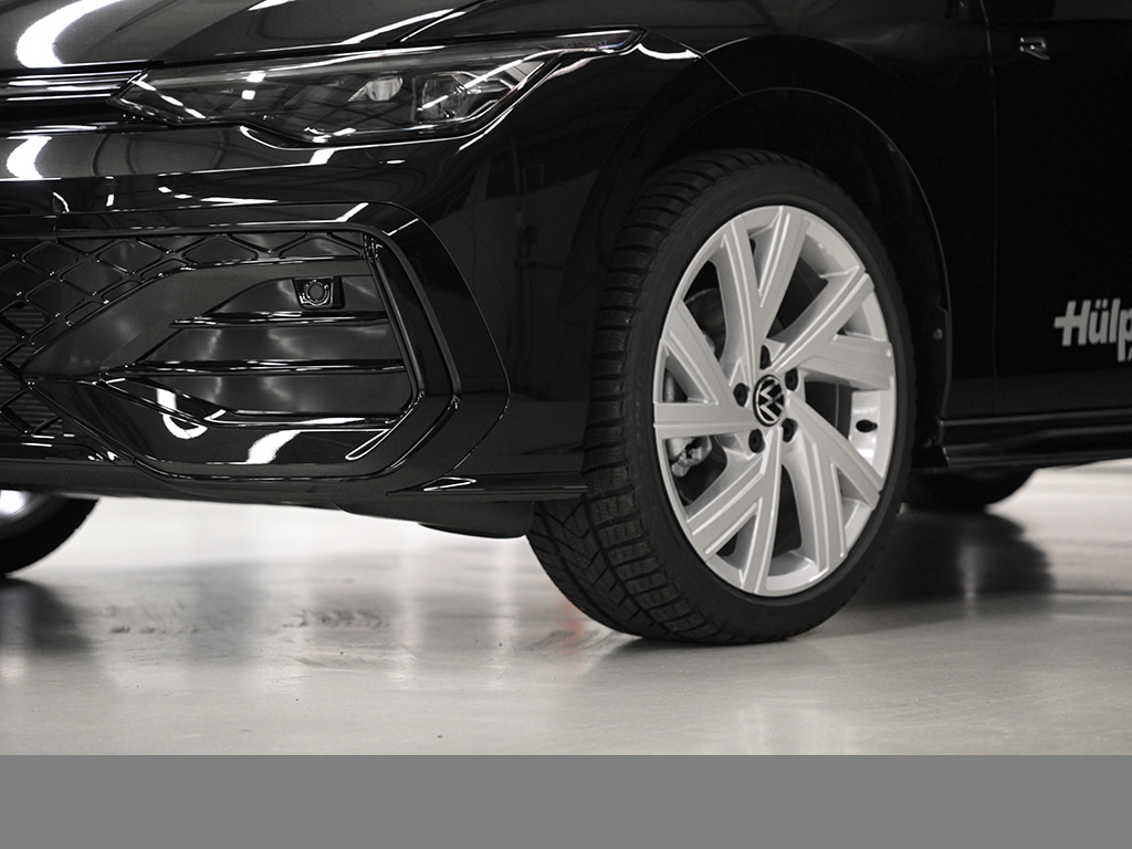 Volkswagen Golf VIII 1.5 eTSI R-LINE BLACK STYLE CAM LM18