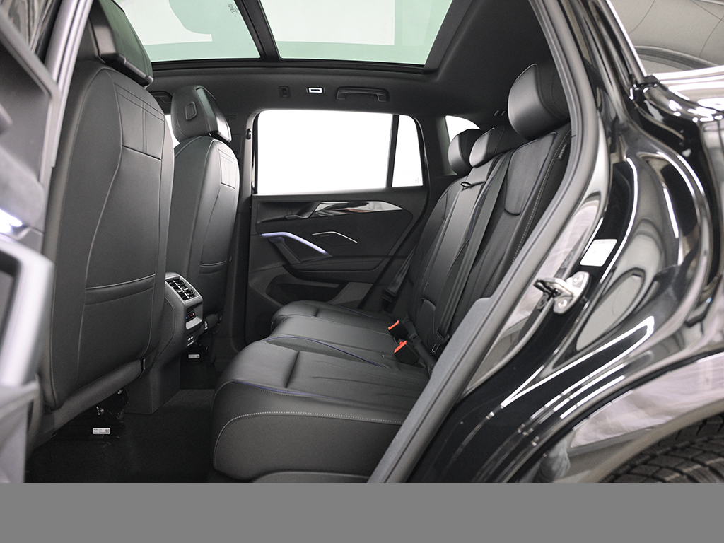 Volkswagen Tiguan 2.0 R-LINE BLACK STYLE 4X4 LEDER PANO AHK