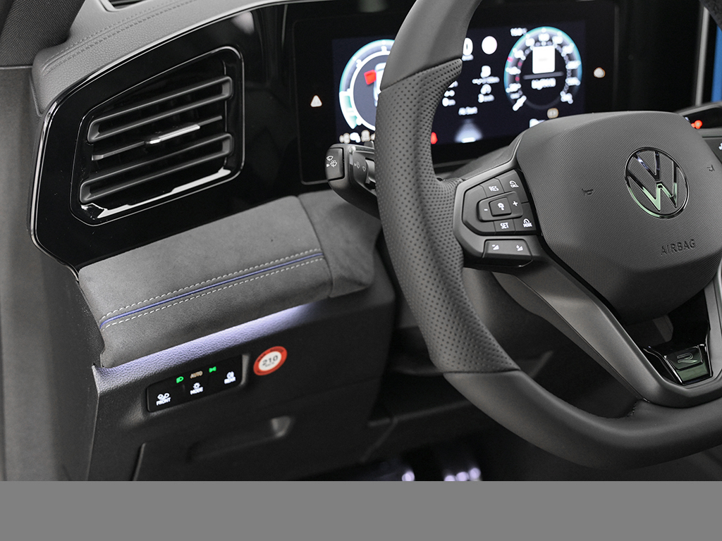 Volkswagen Tiguan 2.0 R-LINE BLACK STYLE 4X4 LEDER PANO AHK