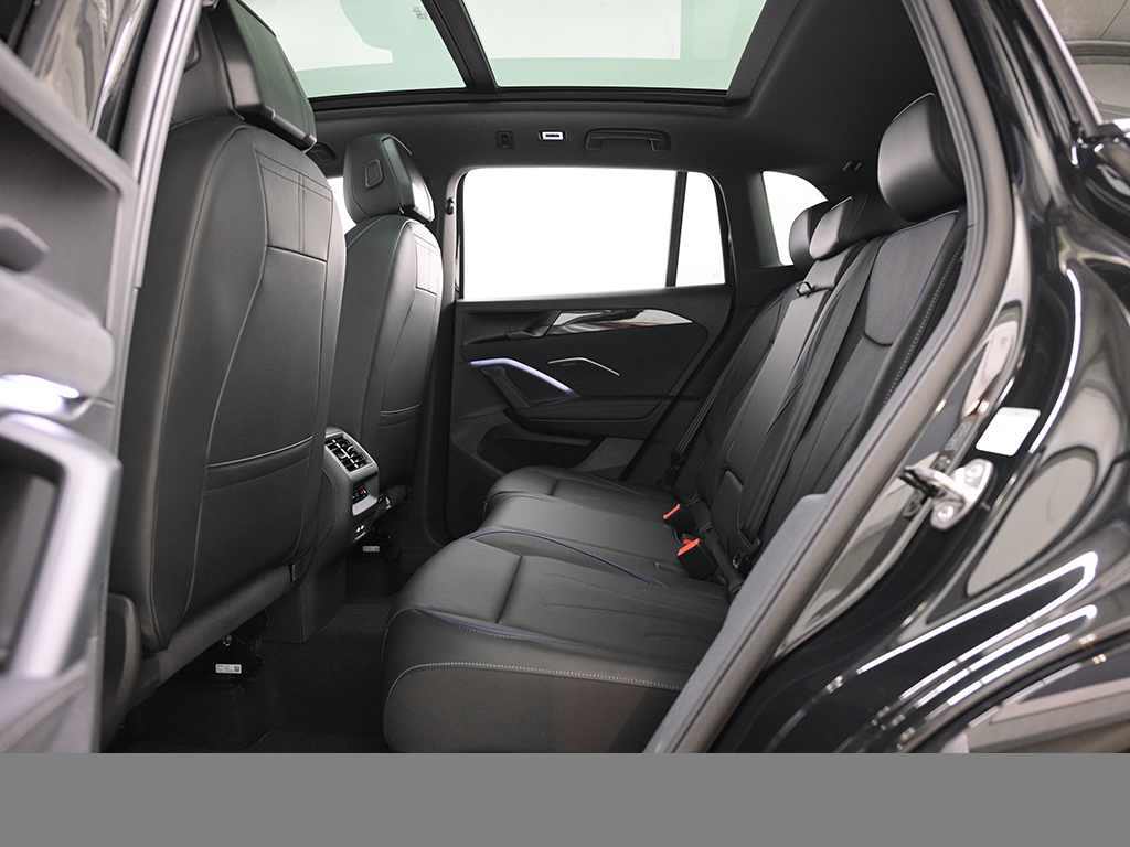 Volkswagen Tiguan 2.0 R-LINE BLACK STYLE 4X4 LEDER PANO AHK