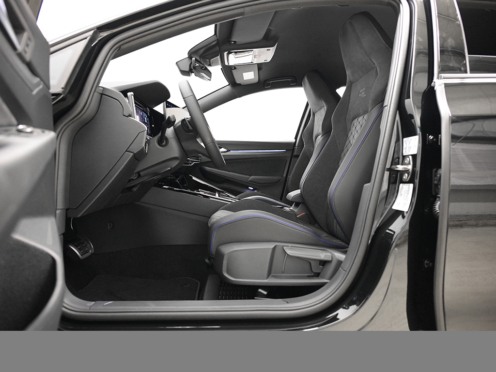 Volkswagen Golf VIII 1.5 eTSI R-LINE BLACK STYLE CAM LM18