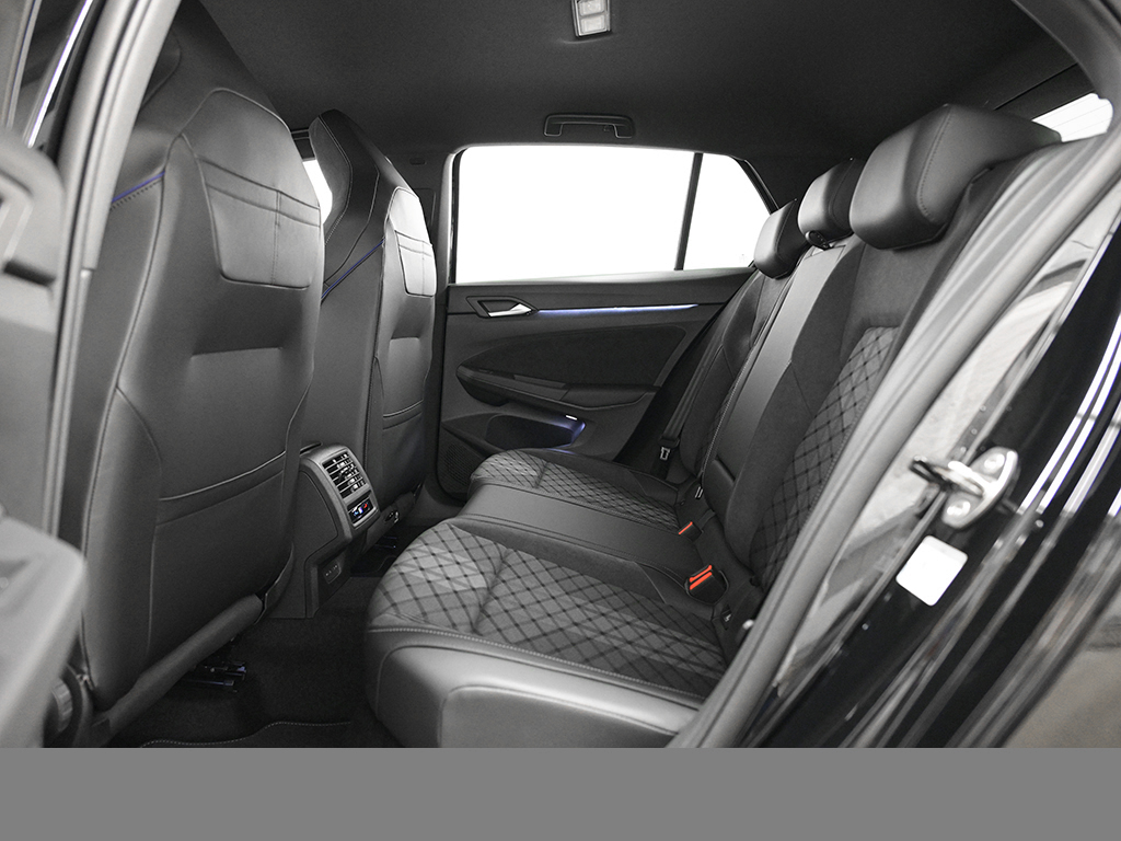 Volkswagen Golf VIII 1.5 eTSI R-LINE BLACK STYLE CAM LM18