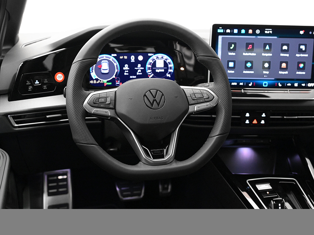 Volkswagen Golf VIII 1.5 eTSI R-LINE BLACK STYLE CAM LM18