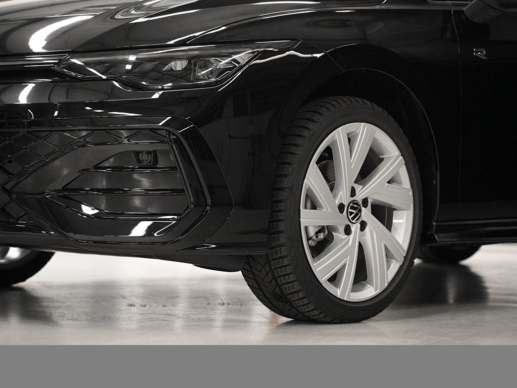 Volkswagen Golf VIII 1.5 eTSI R-LINE BLACK STYLE CAM LM18