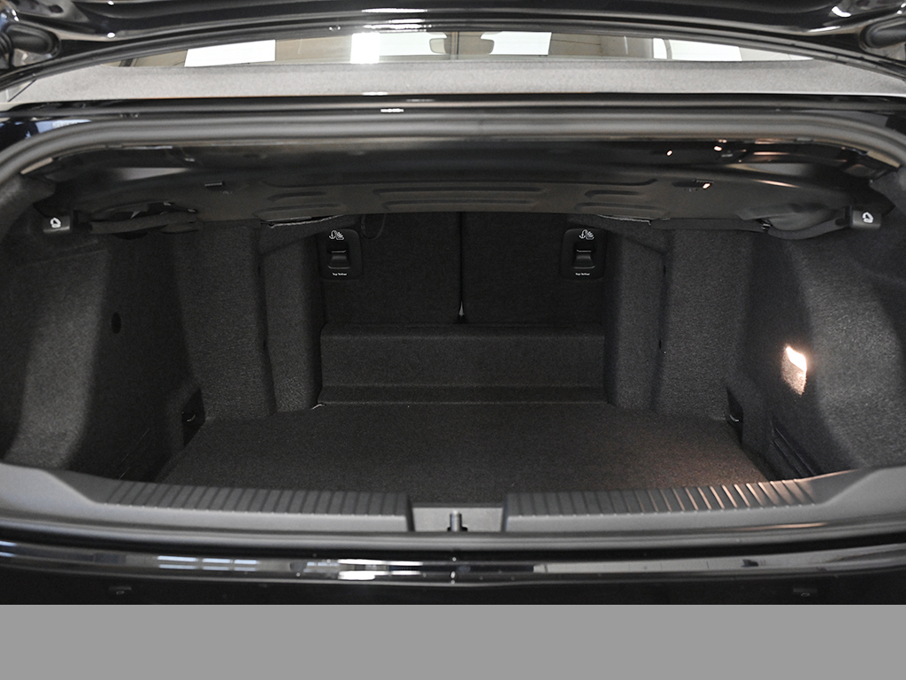 Volkswagen T-Roc Cabriolet 1.5 R-LINE BLACKSTYLE LEDER LM19