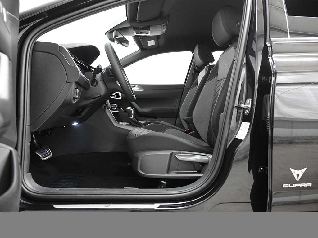 Volkswagen Taigo 1.0 R-LINE BLACK STYLE CAM ACC LM18 MATRIX