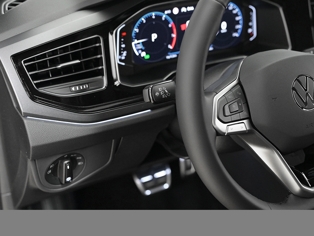 Volkswagen Taigo 1.0 R-LINE BLACK STYLE CAM ACC LM18 MATRIX