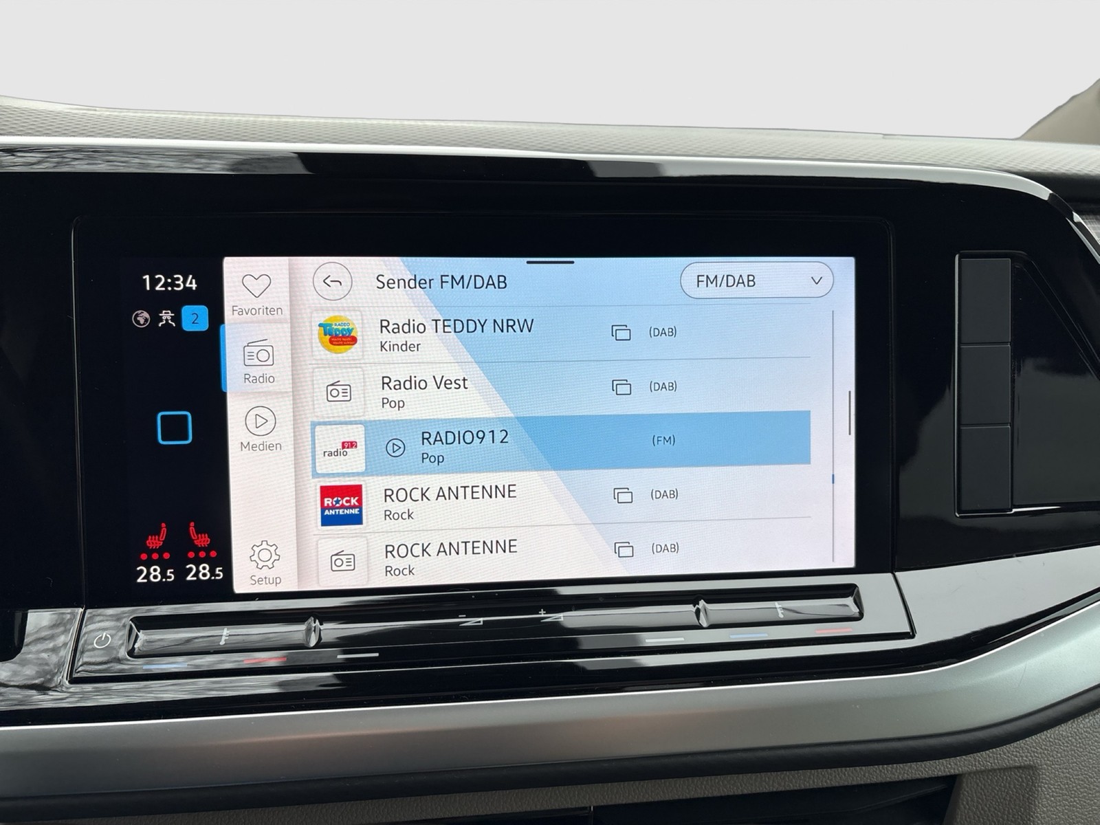 Volkswagen T7 Multivan HYBRID ENERGETIC PANO AHK CAM LM18