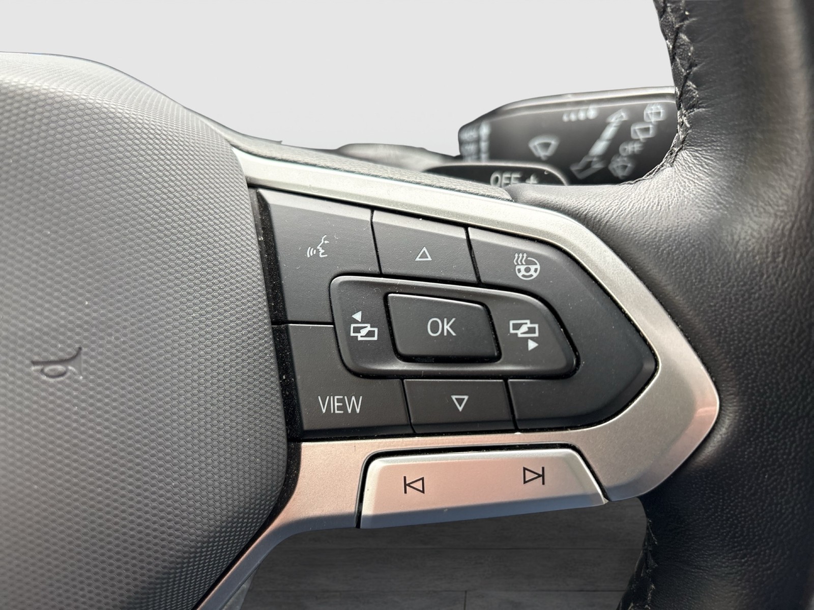 Volkswagen T7 Multivan HYBRID ENERGETIC PANO AHK CAM LM18