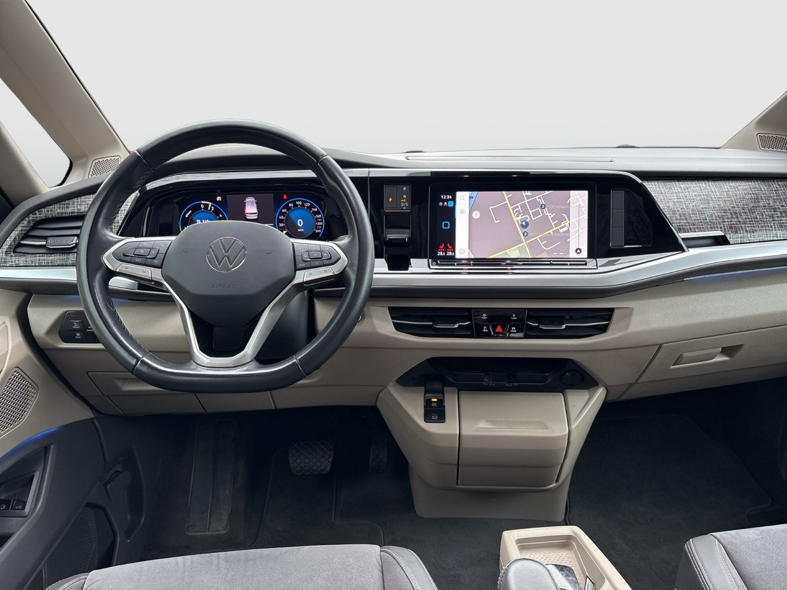 Volkswagen T7 Multivan HYBRID ENERGETIC PANO AHK CAM LM18