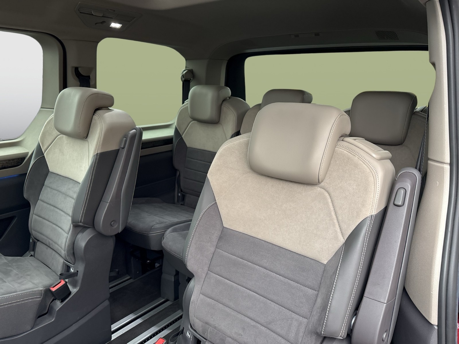 Volkswagen T7 Multivan HYBRID ENERGETIC PANO AHK CAM LM18