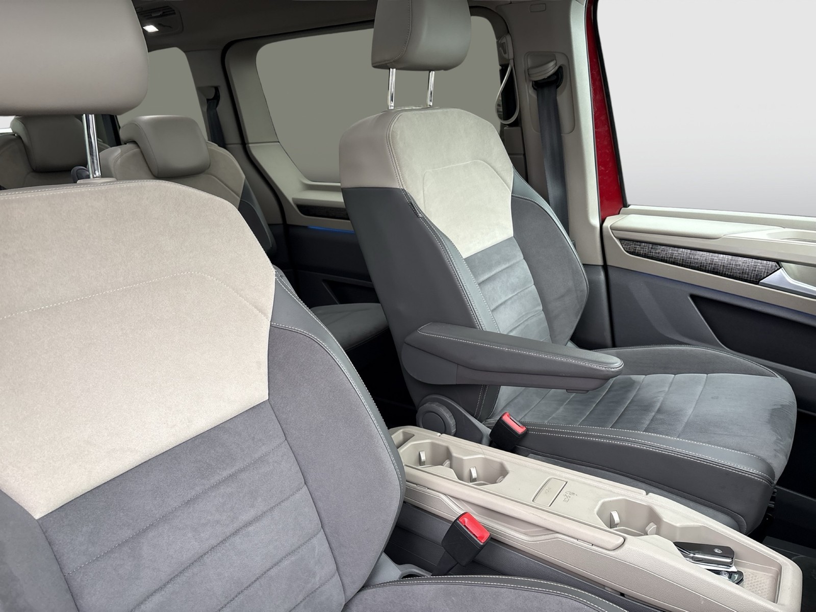 Volkswagen T7 Multivan HYBRID ENERGETIC PANO AHK CAM LM18