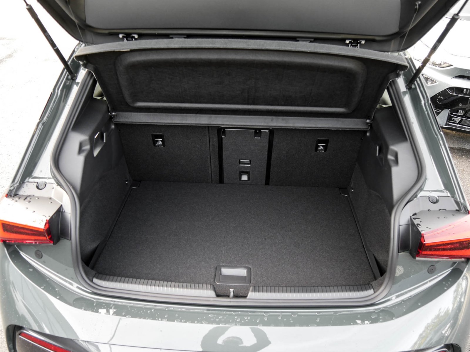 Cupra Born VZ eSITZE SENNHEISER KEYLESS 360CAM LM20