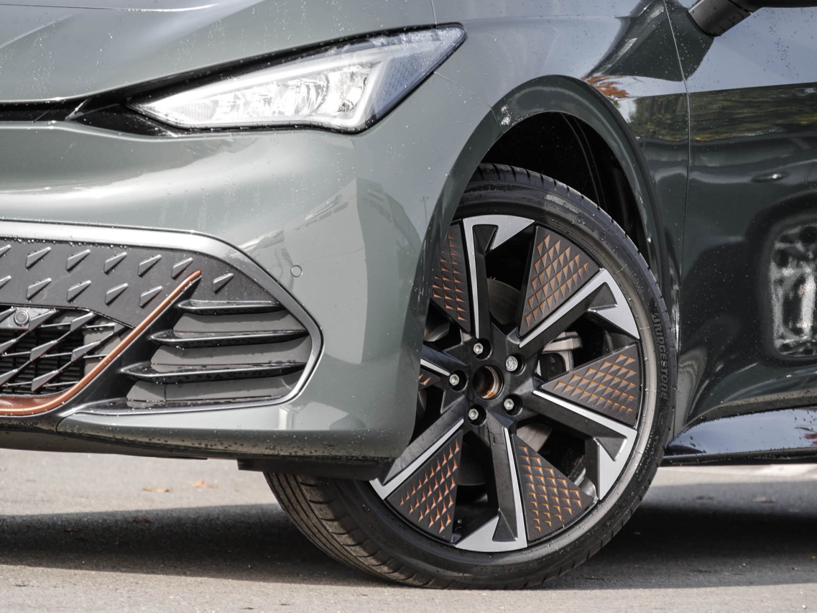 Cupra Born VZ eSITZE SENNHEISER KEYLESS 360CAM LM20
