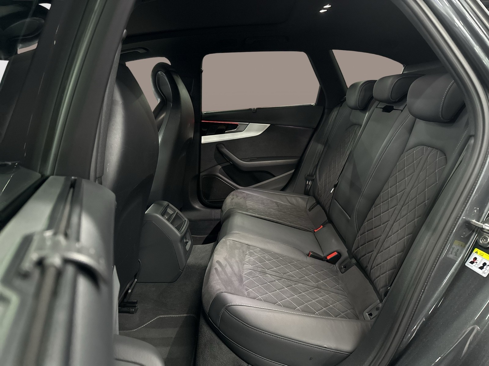 Audi A4 Avant 45 Q. S LINE BLACKPAK PANO B&O ALU19