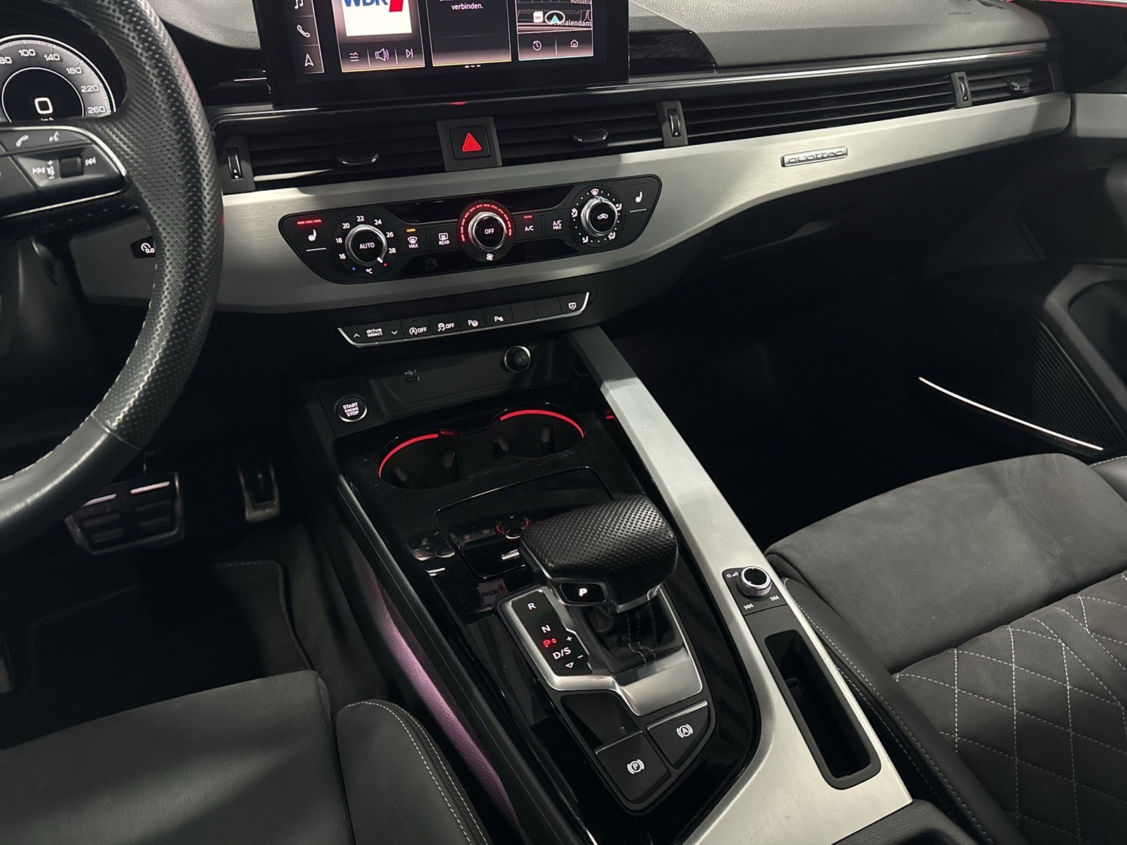 Audi A4 Avant 45 Q. S LINE BLACKPAK PANO B&O ALU19