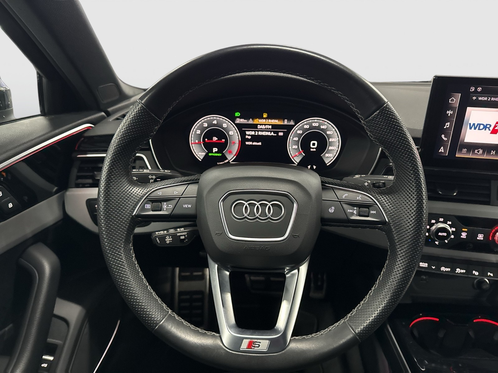 Audi A4 Avant 45 Q. S LINE BLACKPAK PANO B&O ALU19