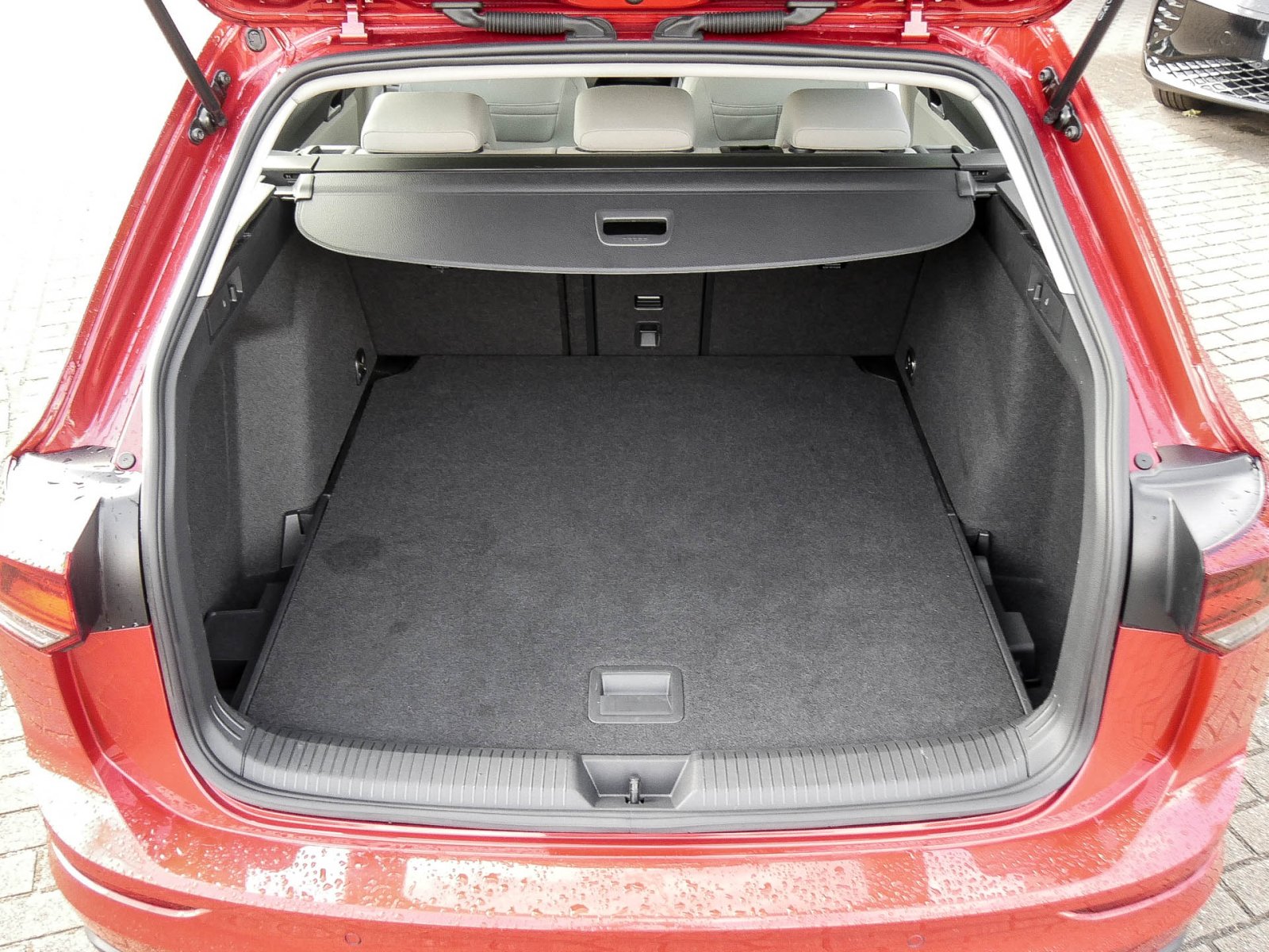 Volkswagen Golf Variant VIII 1.5 eTSI LIFE AHK NAVI SITZHZ.