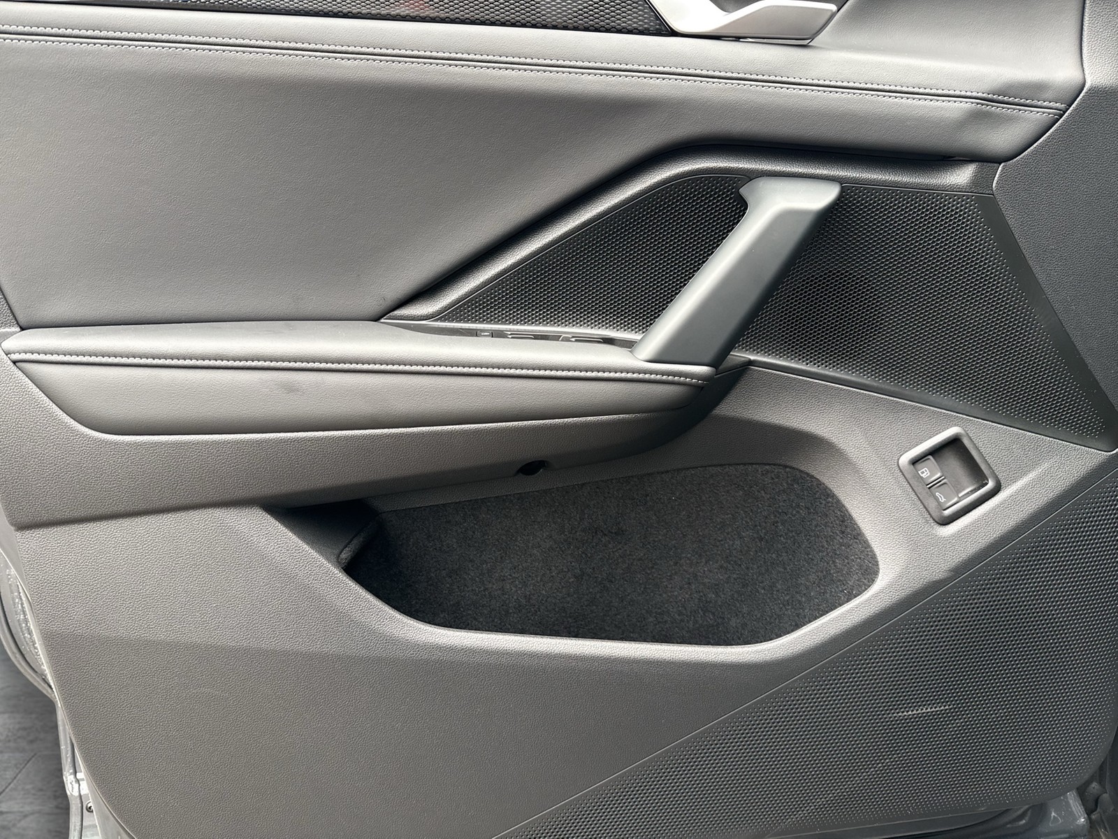 Volkswagen Tiguan 1.5 HYBRID LIFE NEUES MODELL AHK CAM LM18