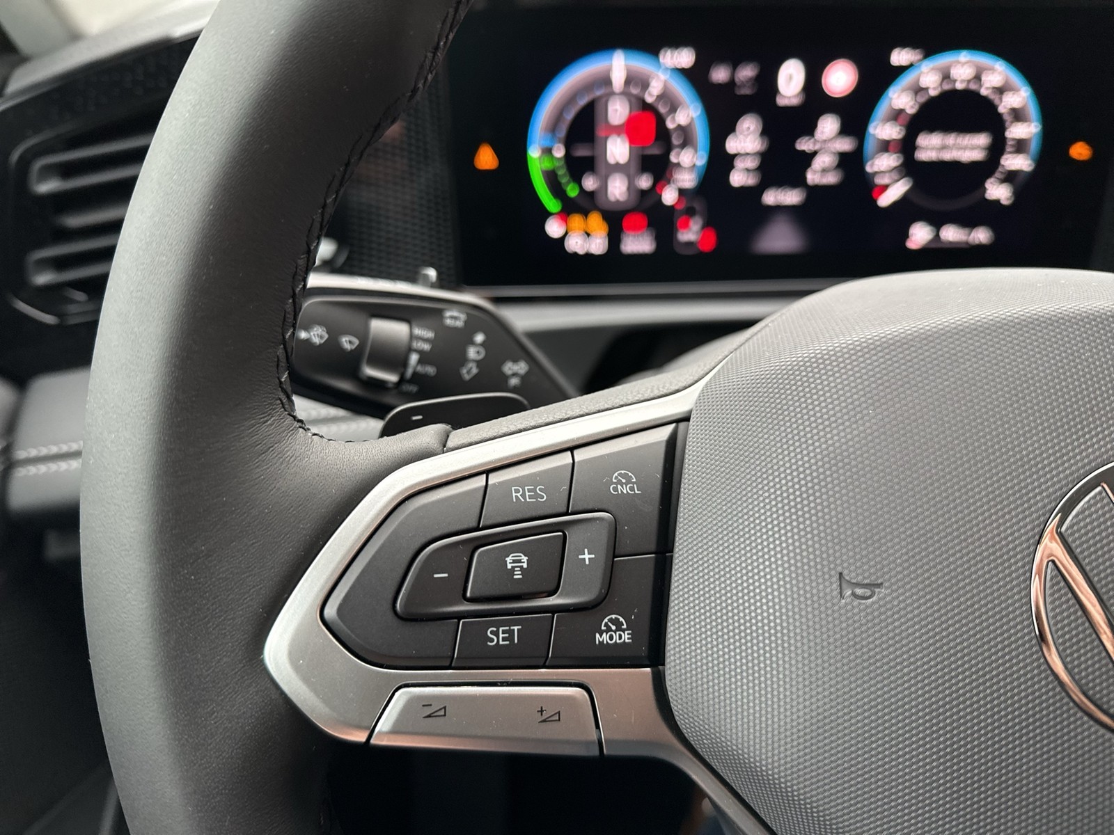 Volkswagen Tiguan 1.5 HYBRID LIFE NEUES MODELL AHK CAM LM18