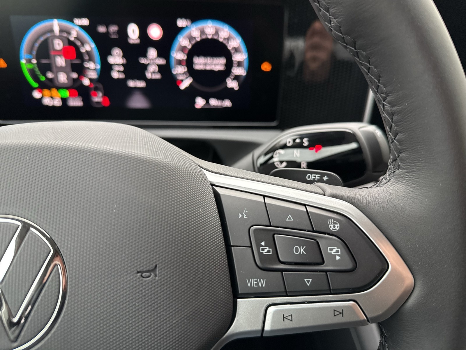 Volkswagen Tiguan 1.5 HYBRID LIFE NEUES MODELL AHK CAM LM18