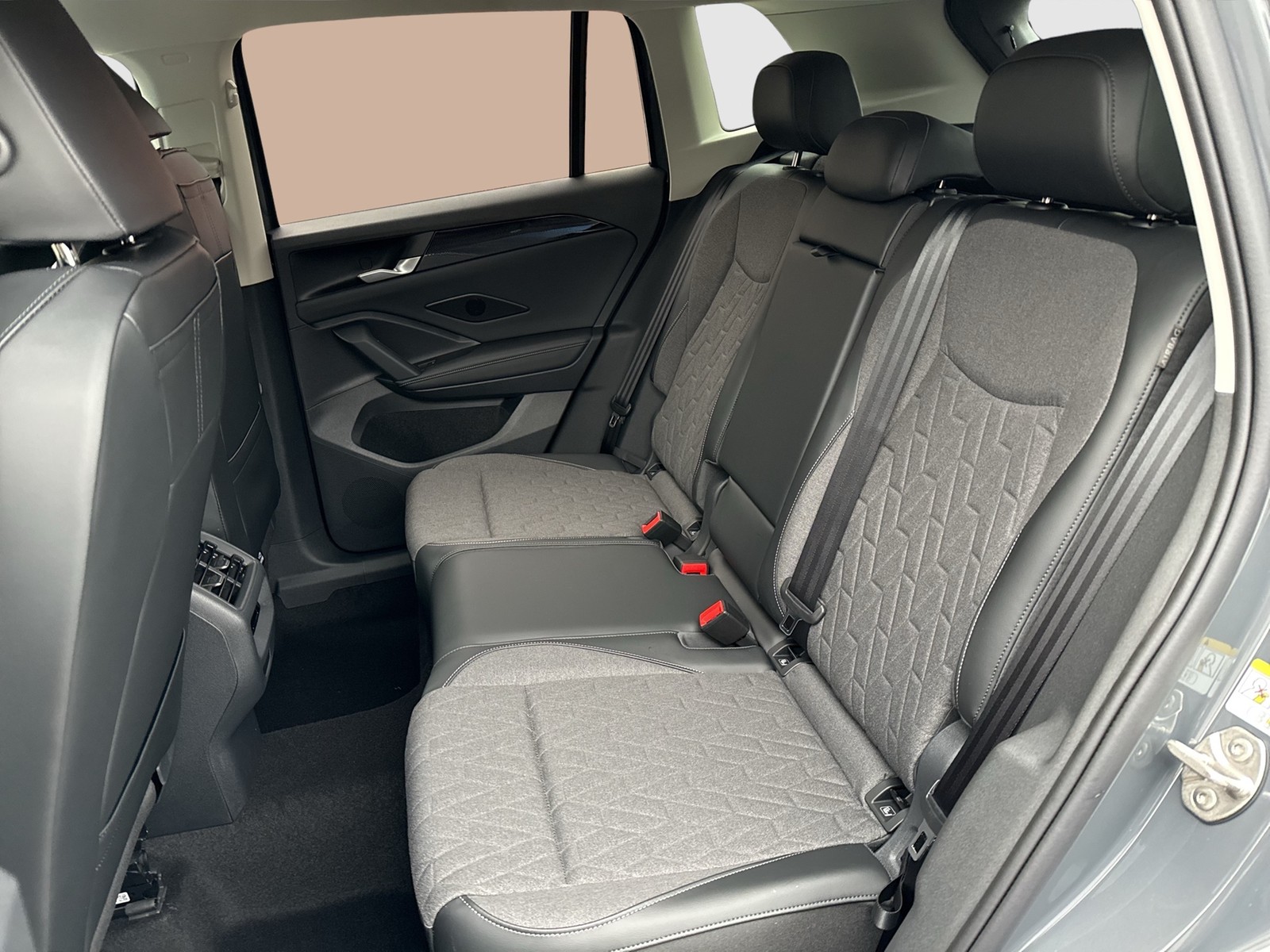 Volkswagen Tiguan 1.5 HYBRID LIFE NEUES MODELL AHK CAM LM18