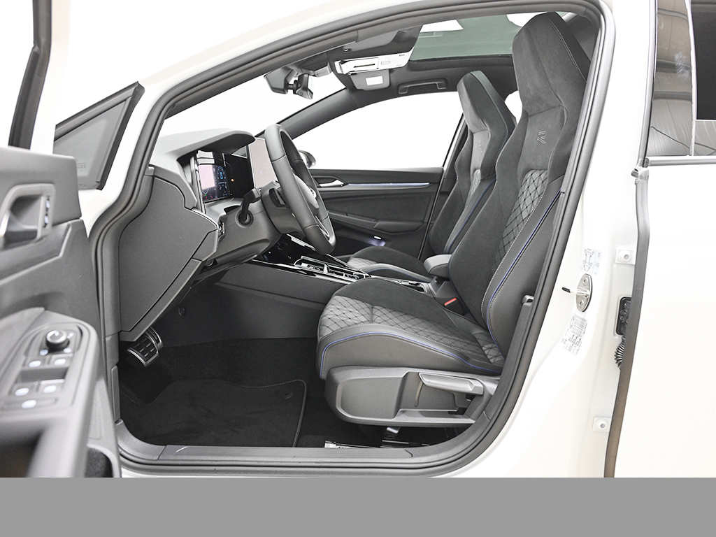 Volkswagen Golf 2.0 R-LINE DSG 4X4 AHK PANO MATRIXLED LM18