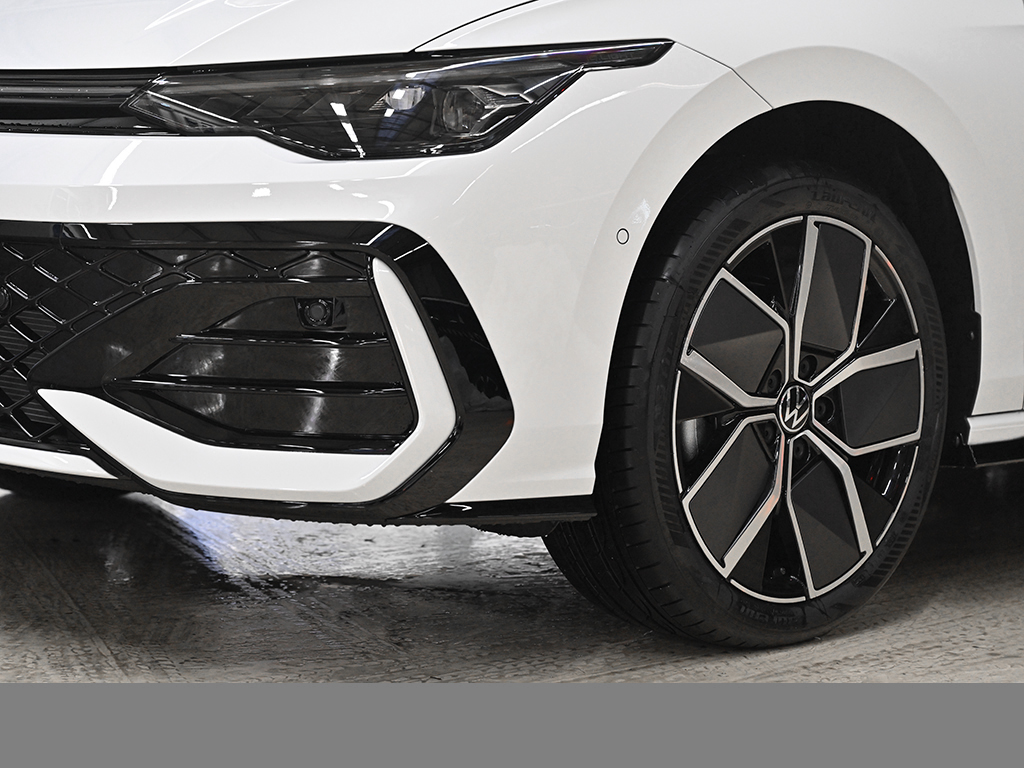 Volkswagen Golf 2.0 R-LINE DSG 4X4 AHK PANO MATRIXLED LM18