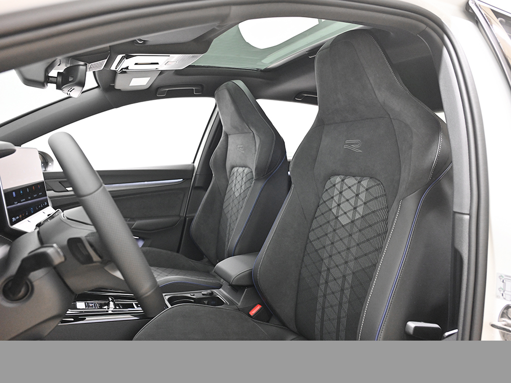 Volkswagen Golf 2.0 R-LINE DSG 4X4 AHK PANO MATRIXLED LM18