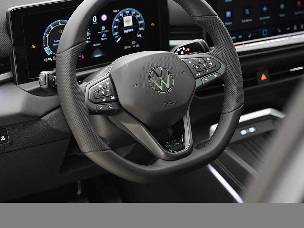 Volkswagen T-Roc 1.5 R-LINE DSG PANO STANDHZG BLACKSTYLE