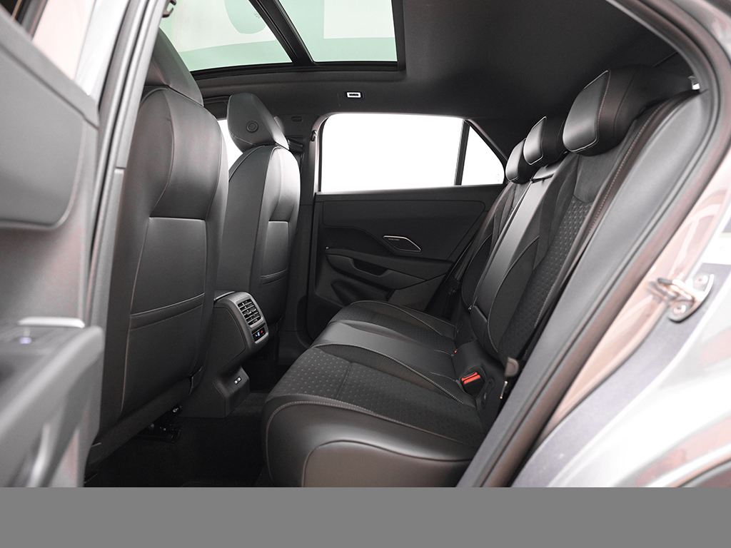 Volkswagen T-Roc 1.5 R-LINE DSG PANO STANDHZG BLACKSTYLE